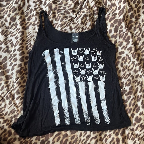 ✨5 for 25 Sale✨ Trails Country Clothing America Rocks 🇺🇸 - Picture 1 of 5